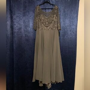 Elegant Gray Mother of the Bride/Groom Dress